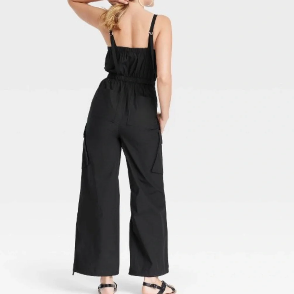 Women’s Maxi Cargo Jumpsuit   Size  M. Black